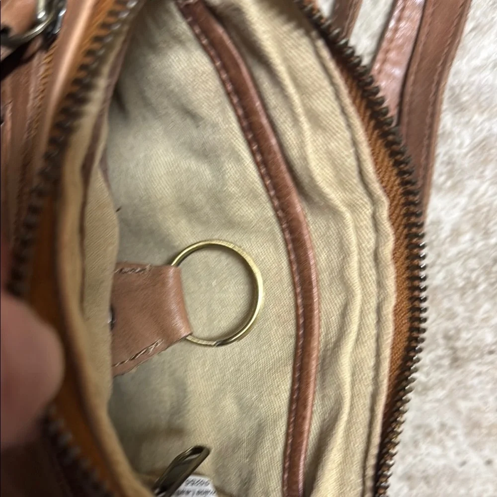 Classic Brown Leather Messenger Bag with Adjustable Strap